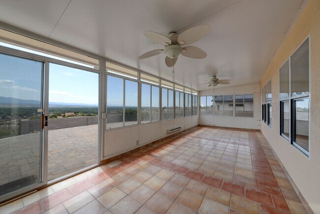 Building Photo - Amazing 4 Bedroom with Views SE Rio Rancho!