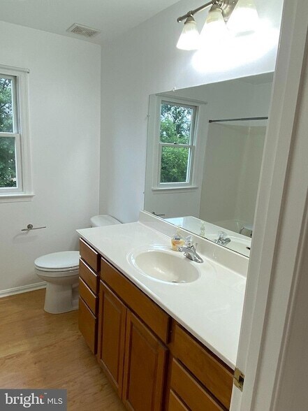 Building Photo - 14480 Woodstar Ct