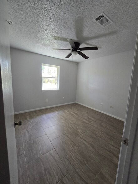 Building Photo - 203 Sorrell Dr
