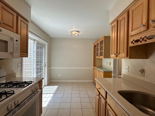Building Photo - 7 Candlestick Ct