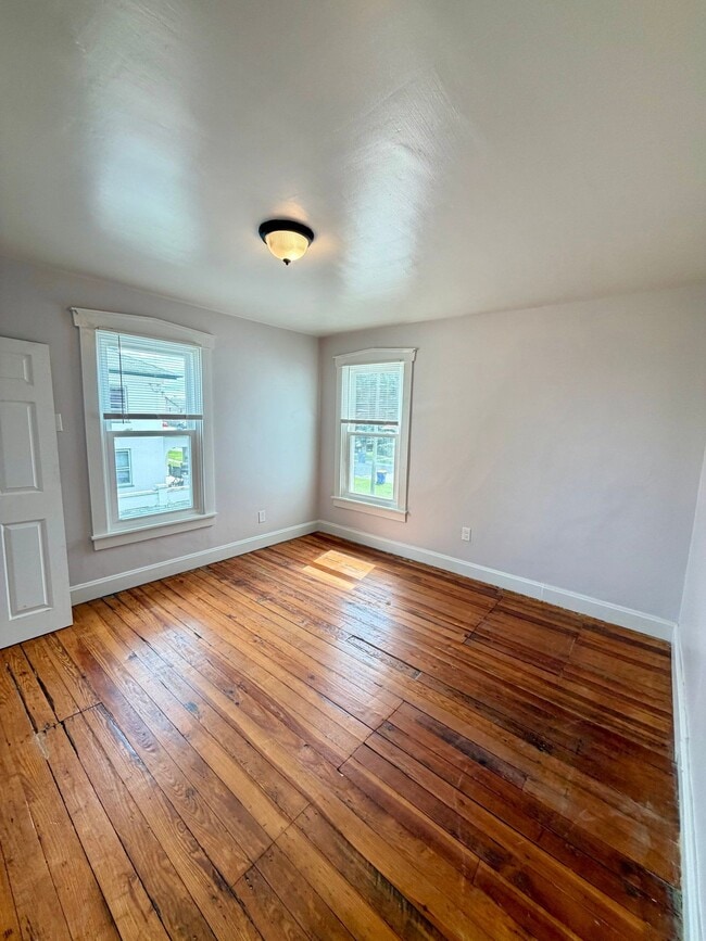 Building Photo - 37 N Kinzer Rd