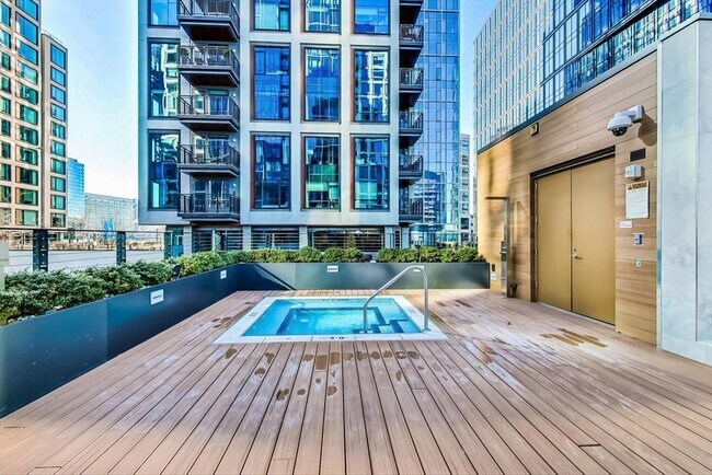 Building Photo - 135 Seaport Blvd