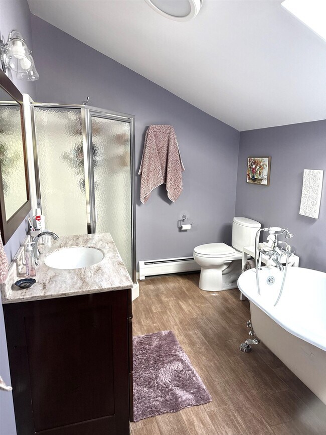 Building Photo - 57 Meetinghouse Rd