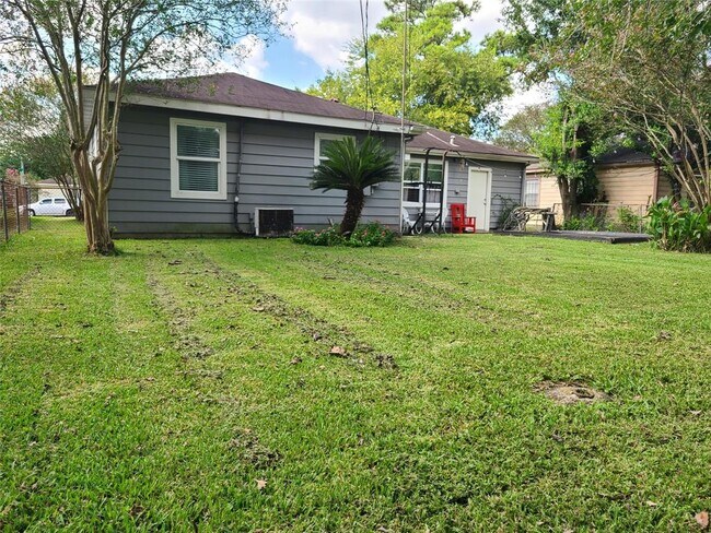 Building Photo - 6742 Feldspar St