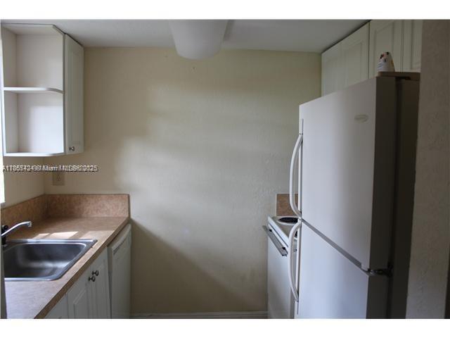Building Photo - 8500 SW 109th Ave