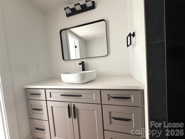Building Photo - 212 S Smallwood Pl