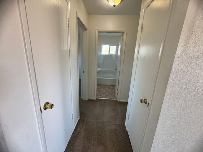 Building Photo - 1915 Celeste Ct