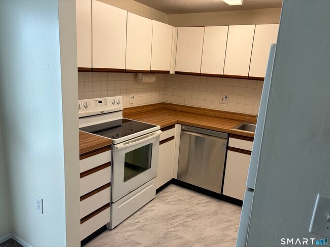 Building Photo - 161 Burgundy Hill Ln