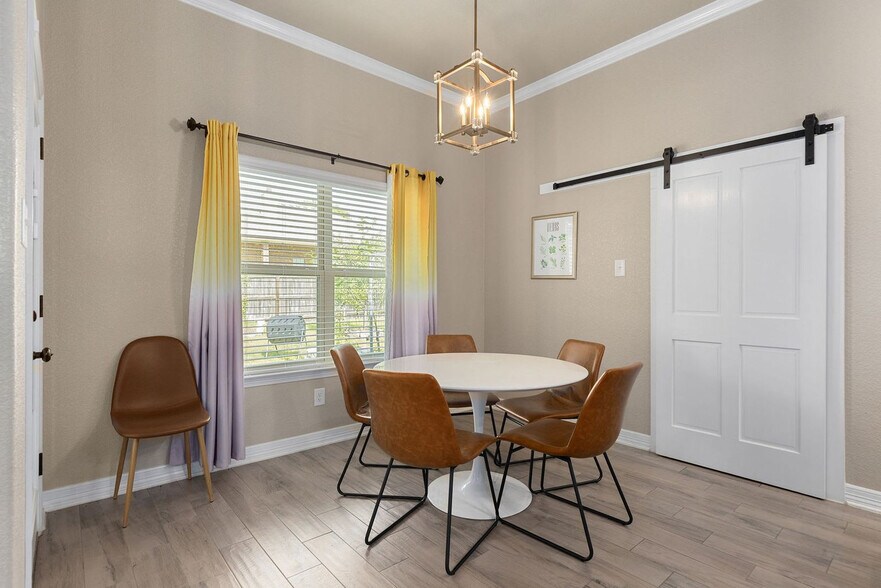 Building Photo - 2026 Henrietta Ave