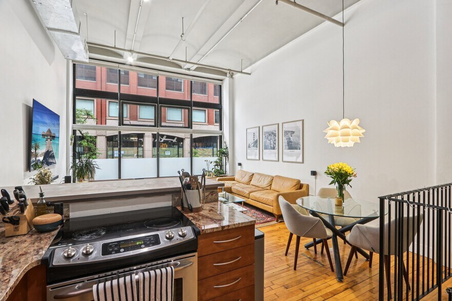 Building Photo - 121 Beach St