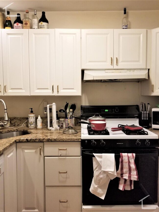 Building Photo - 9/1 No Fee! Saint Paul St - spacious 4BR with heat included!