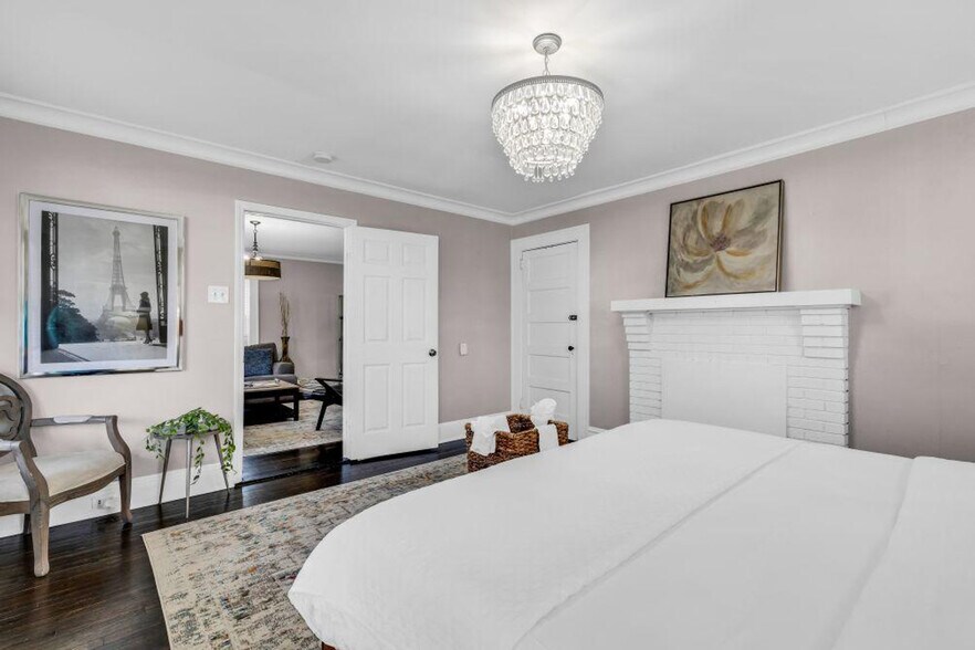 Building Photo - 822 Parkwood Ave