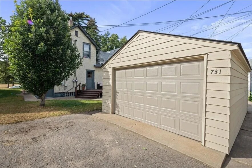 garage - 731 Fillmore St NE