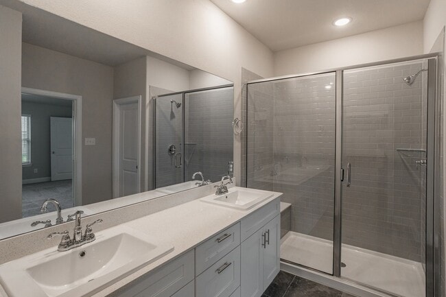 Building Photo - 5917 Bellflower Dr