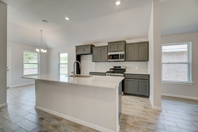 Building Photo - Edmond Home