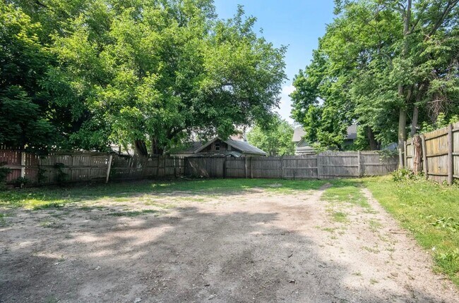 Building Photo - 811 Park St SW