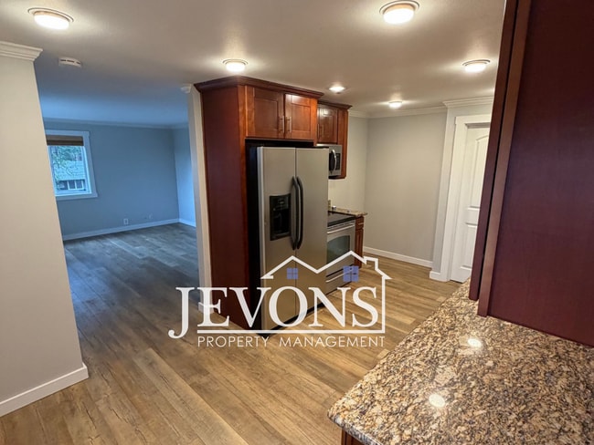 Building Photo - Spacious Single-Family Home on Elevated Corner Lot Near Seattle & Burien