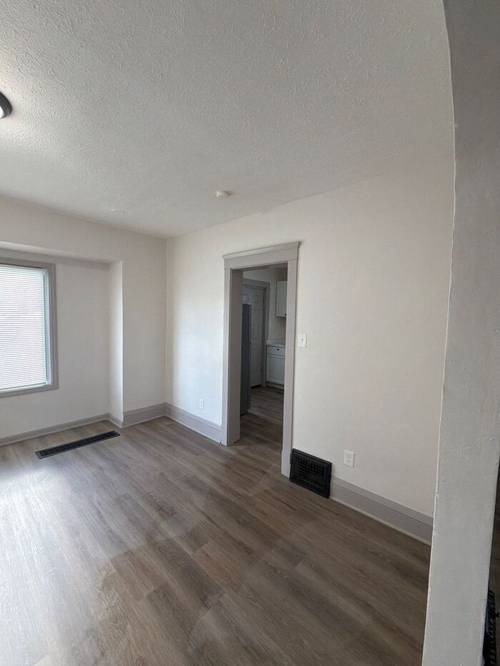 Building Photo - 1927 Merl Ave