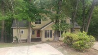 Building Photo - Delightful 3br 3ba Townhome in Chapel Hill...
