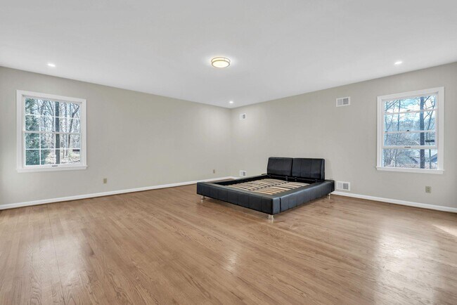 Building Photo - 8616 Chateau Dr