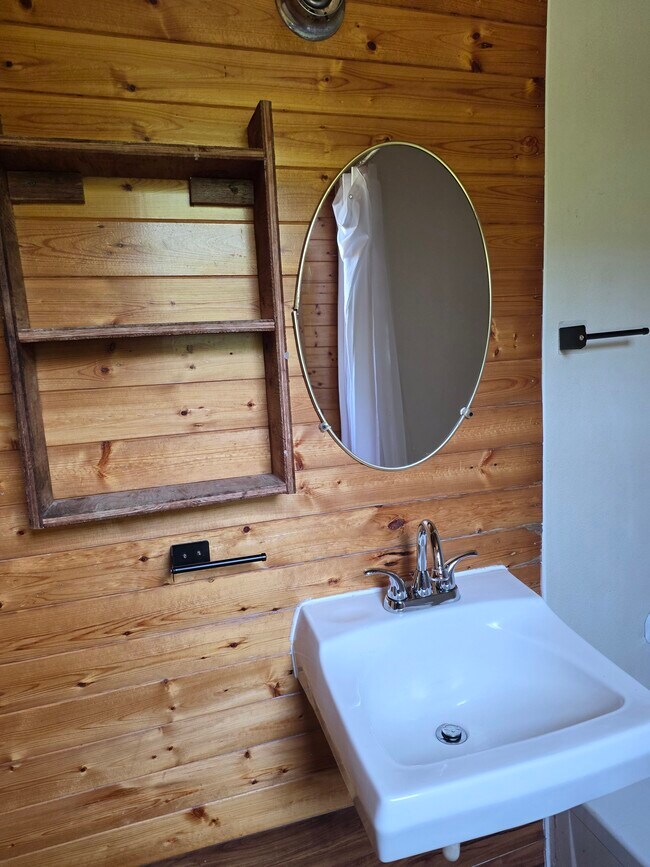 Building Photo - 61716 East Hwy 26 Cabin #6