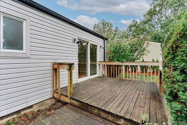 Building Photo - Location! Location! Location!