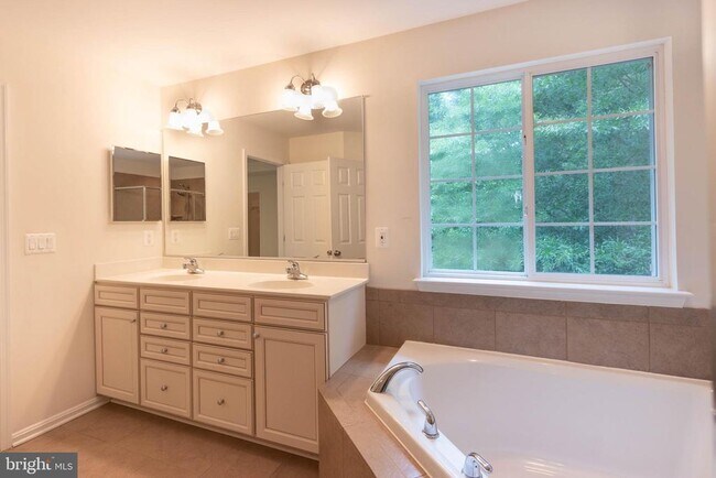Building Photo - 4100 Presidential Hill Loop