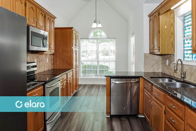 Building Photo - 518 Sussex Dr SW