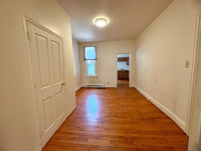 Building Photo - 118 S Richland Ave