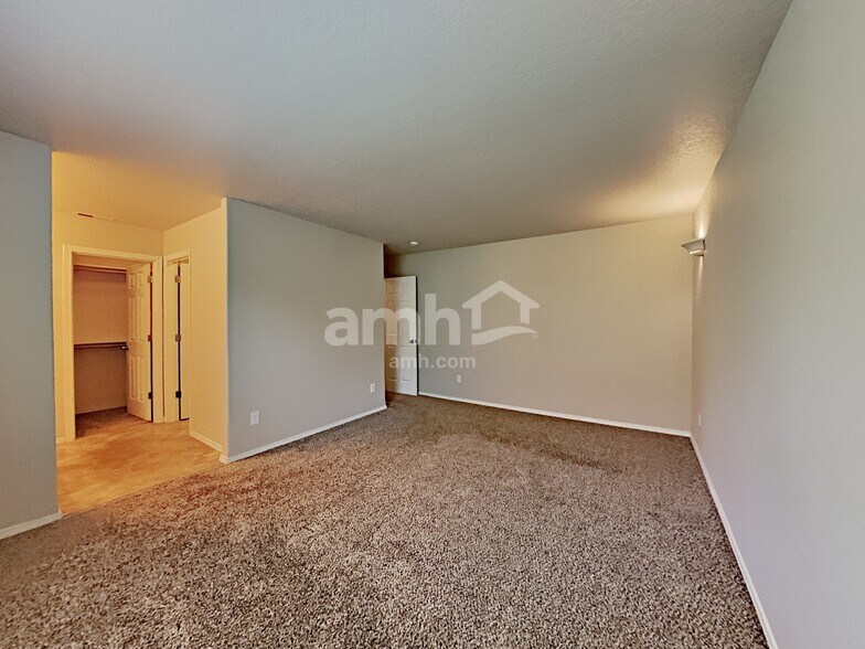 Building Photo - 38679 Dubarko Rd