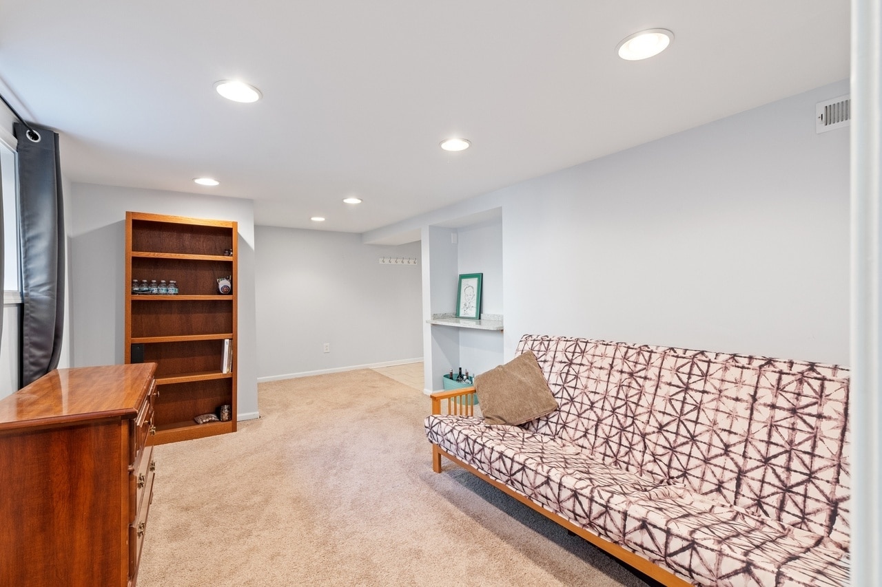 Building Photo - 1760 Henley St