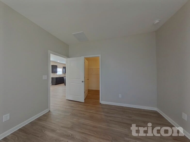 Building Photo - 346 Crandon Rd