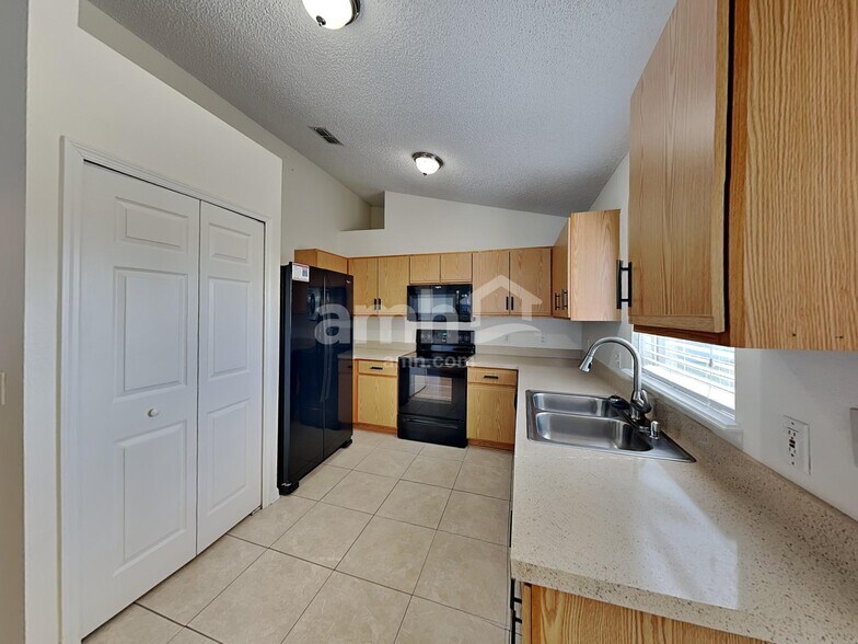 Building Photo - 7378 High Bluff Rd N