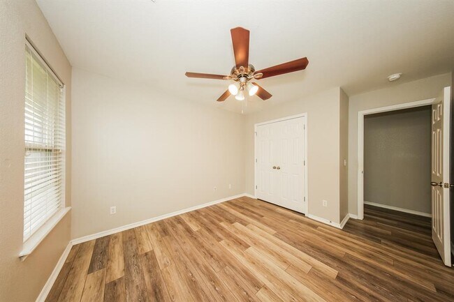 Building Photo - 2516 Queenston Ave