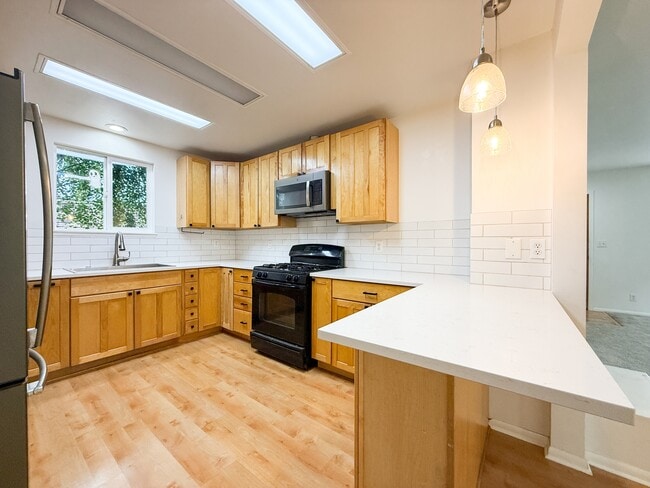 Primary Photo - 5521 Brooklyn Ave NE