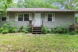 Building Photo - 307 S Walnut