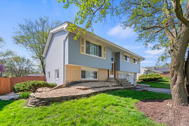 Building Photo - 15222 Huntington Ct