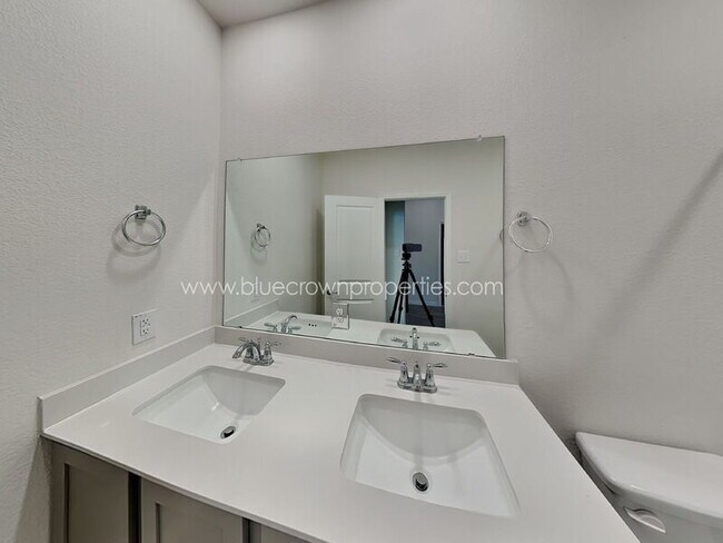 Building Photo - 11208 Shady Mdws Wy