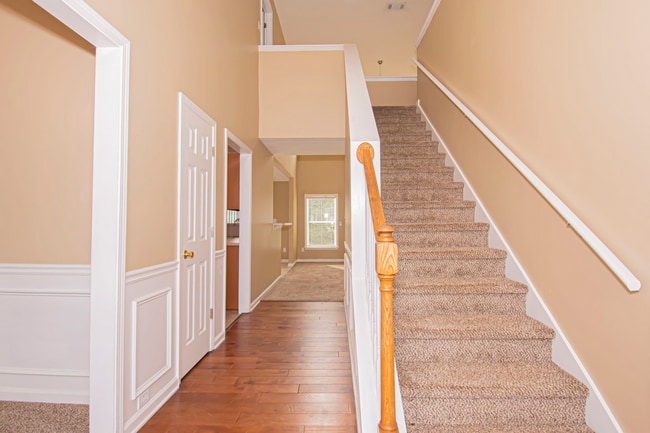 Building Photo - Beautiful 3 Bed, 2 Bath In Well Maintaine Community