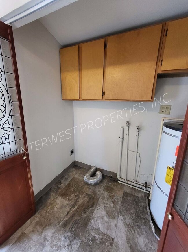Building Photo - Charming 3 bd Home in Portland with W/D Ho...