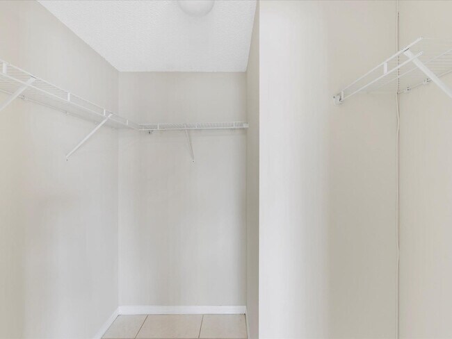 Building Photo - 18260 N Bay Rd