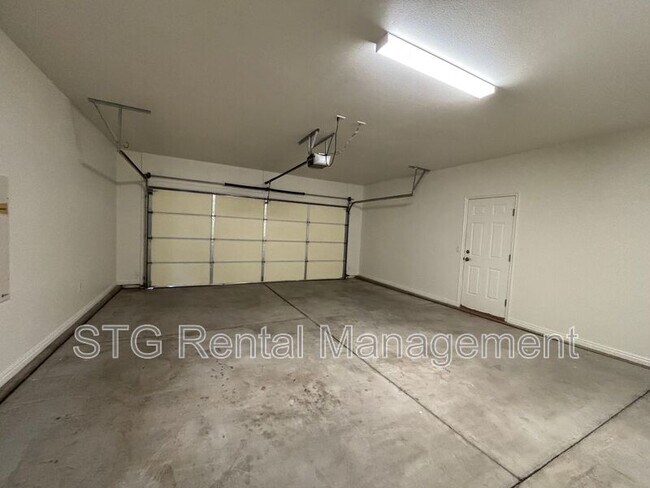 Building Photo - 3753 E Canyon Crest Ave