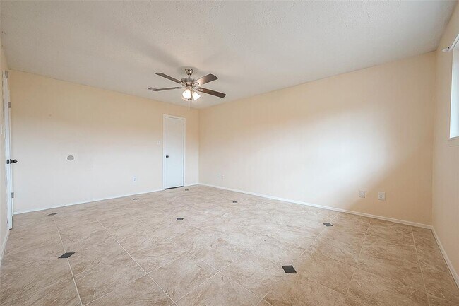 Building Photo - 1615 Millbury Dr