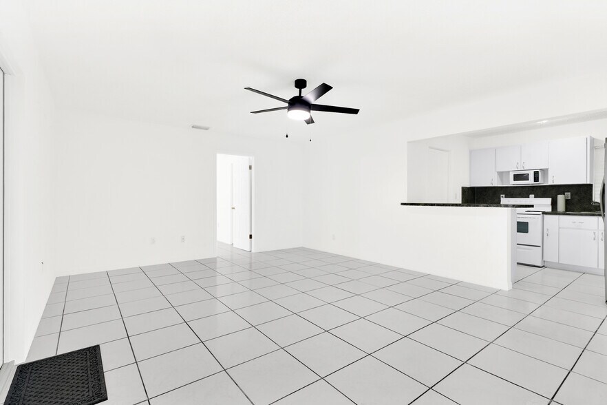 Building Photo - 630 SW 62nd Ave