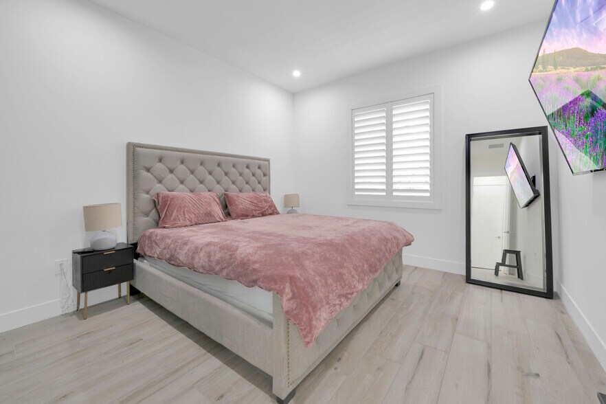 Building Photo - 5720 Coral Way