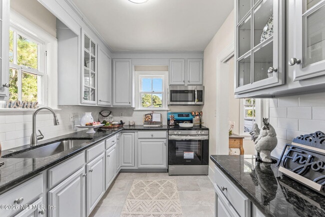 Building Photo - 4744 Glenwood Ave