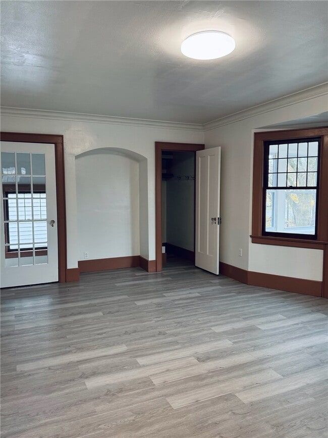 Building Photo - 543 Brooks Ave