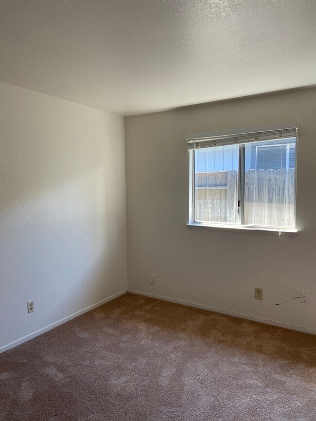Building Photo - Charming duplex in Folsom!