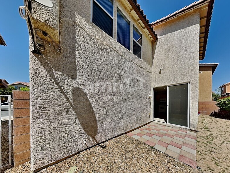 Building Photo - 79 Japonica Ave