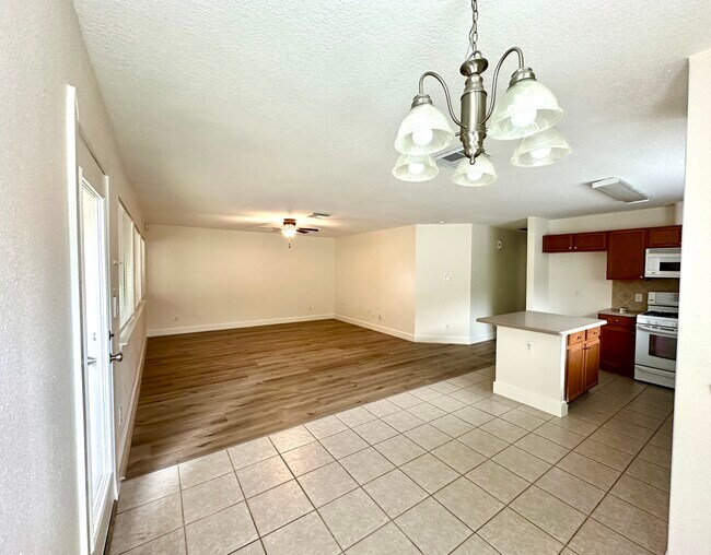 Building Photo - 3 bed 2 Bath in Sienna